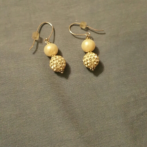 Pearl earrings gorgeous! Worn one x - Picture 2 of 2